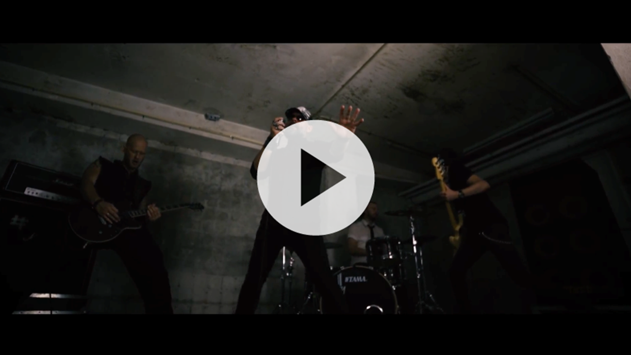 Video: Hardrock-bandet Shotgun Revolution fyrer den af med en lille dreng