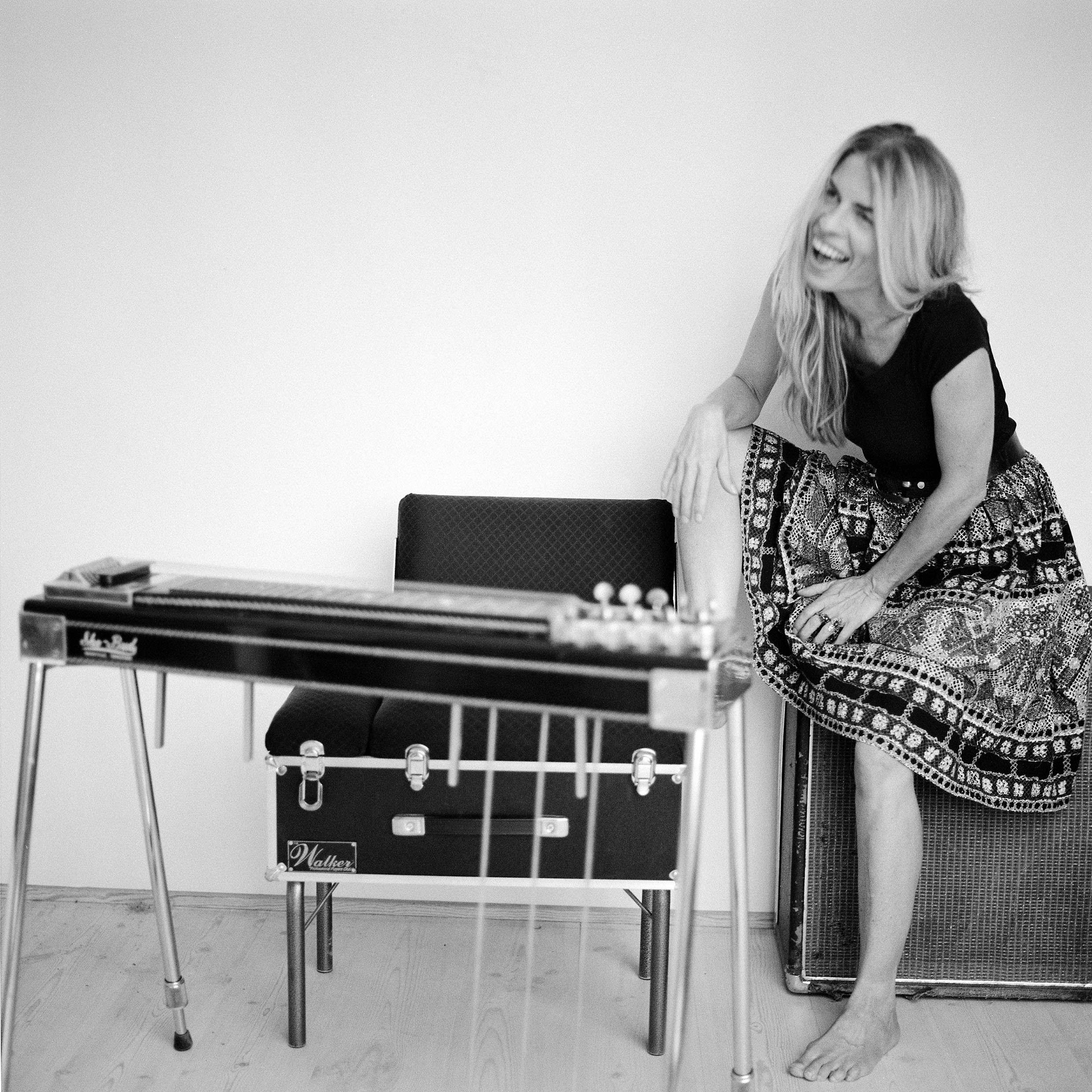 Video Jack Whites danske pedalsteelguitarist klar med nyt