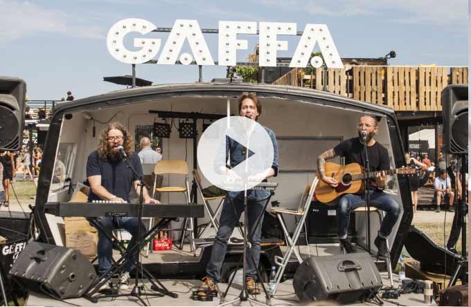 Video: Se Mew spille hudløs smuk Water Slides i GAFFAs Roskilde-stand