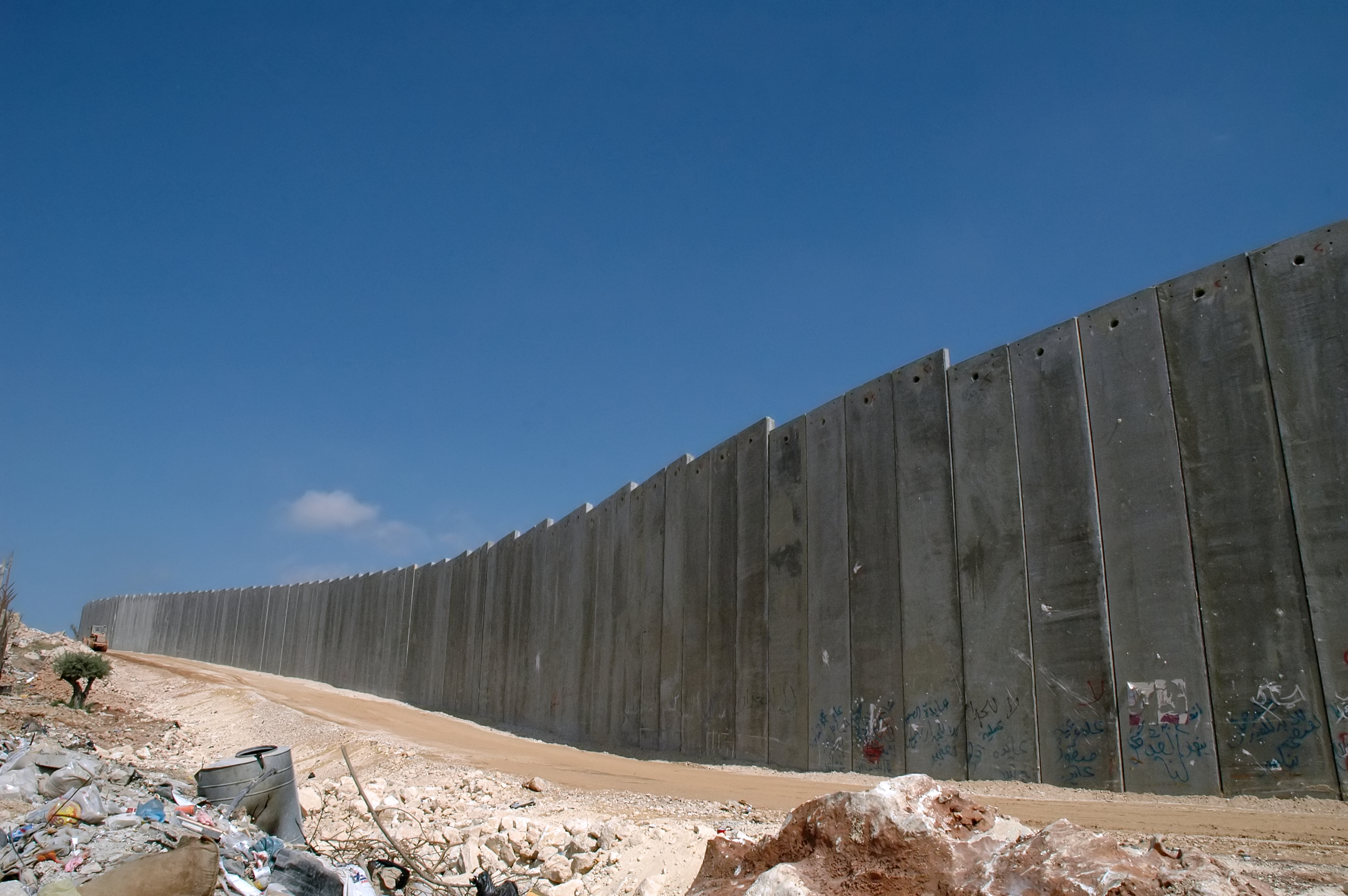 Den israelske mur opføres på Roskilde Festival