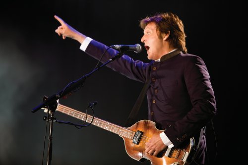 Paul McCartney charmerer dronningen
