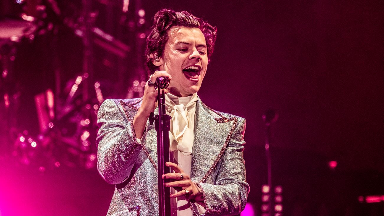 Just stop your crying… Harry Styles is here