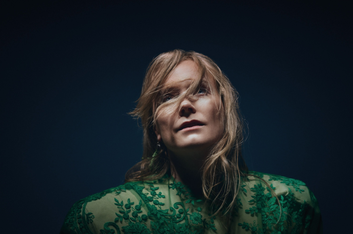Ane Brun udgiver to album og giver dansk koncert