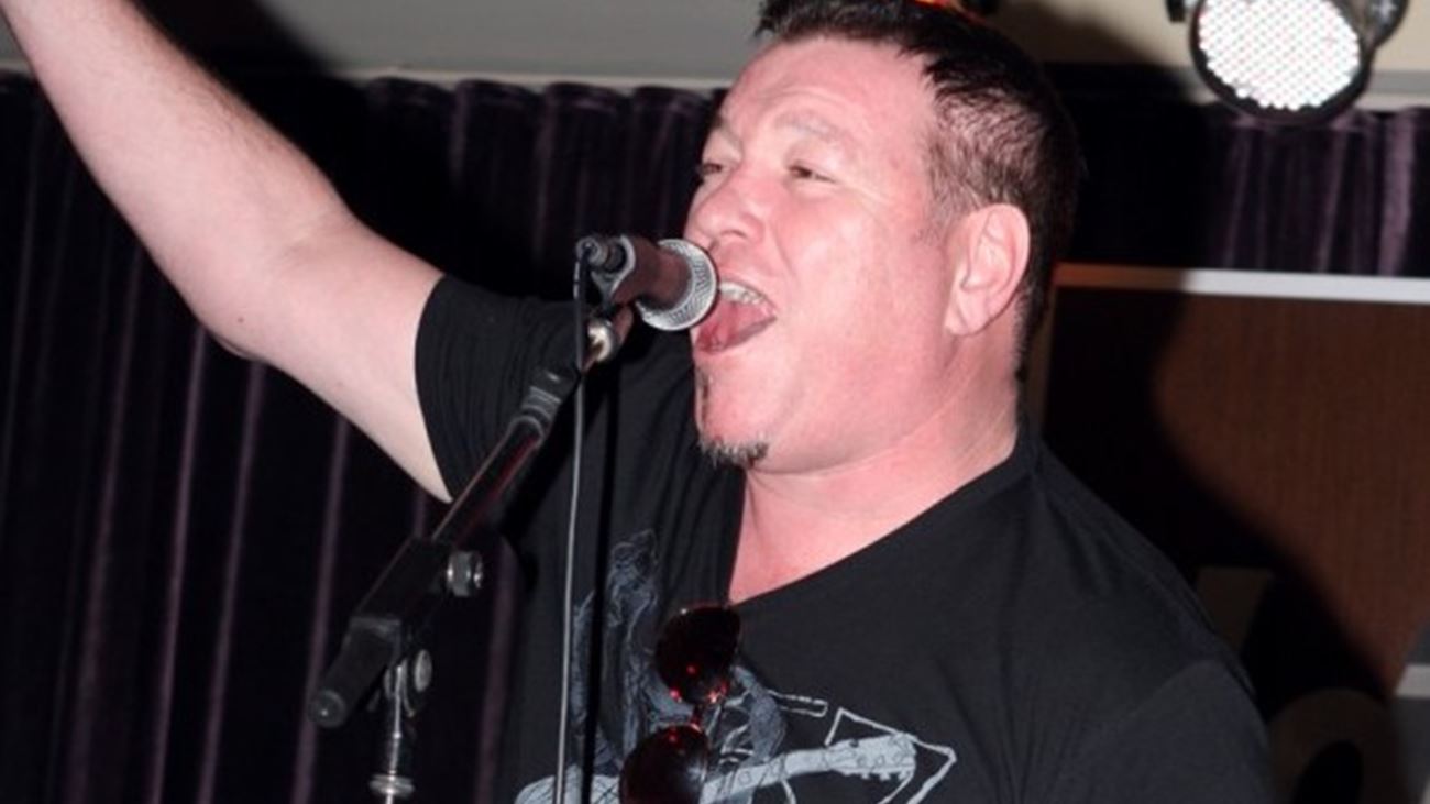 Smash Mouth-frontmand Steve Harwell pensionerer sig selv efter kaotisk koncert