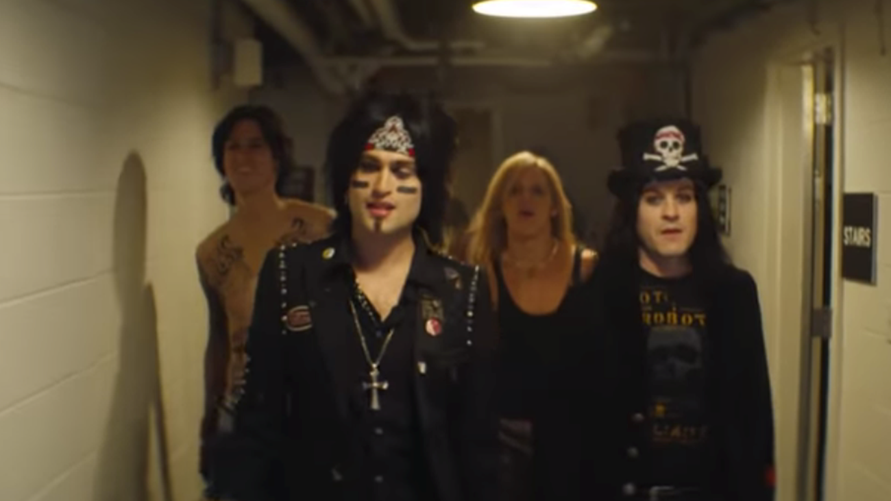 Se trailer til ny Mötley Crüe-film – med Machine Gun Kelly som Tommy Lee