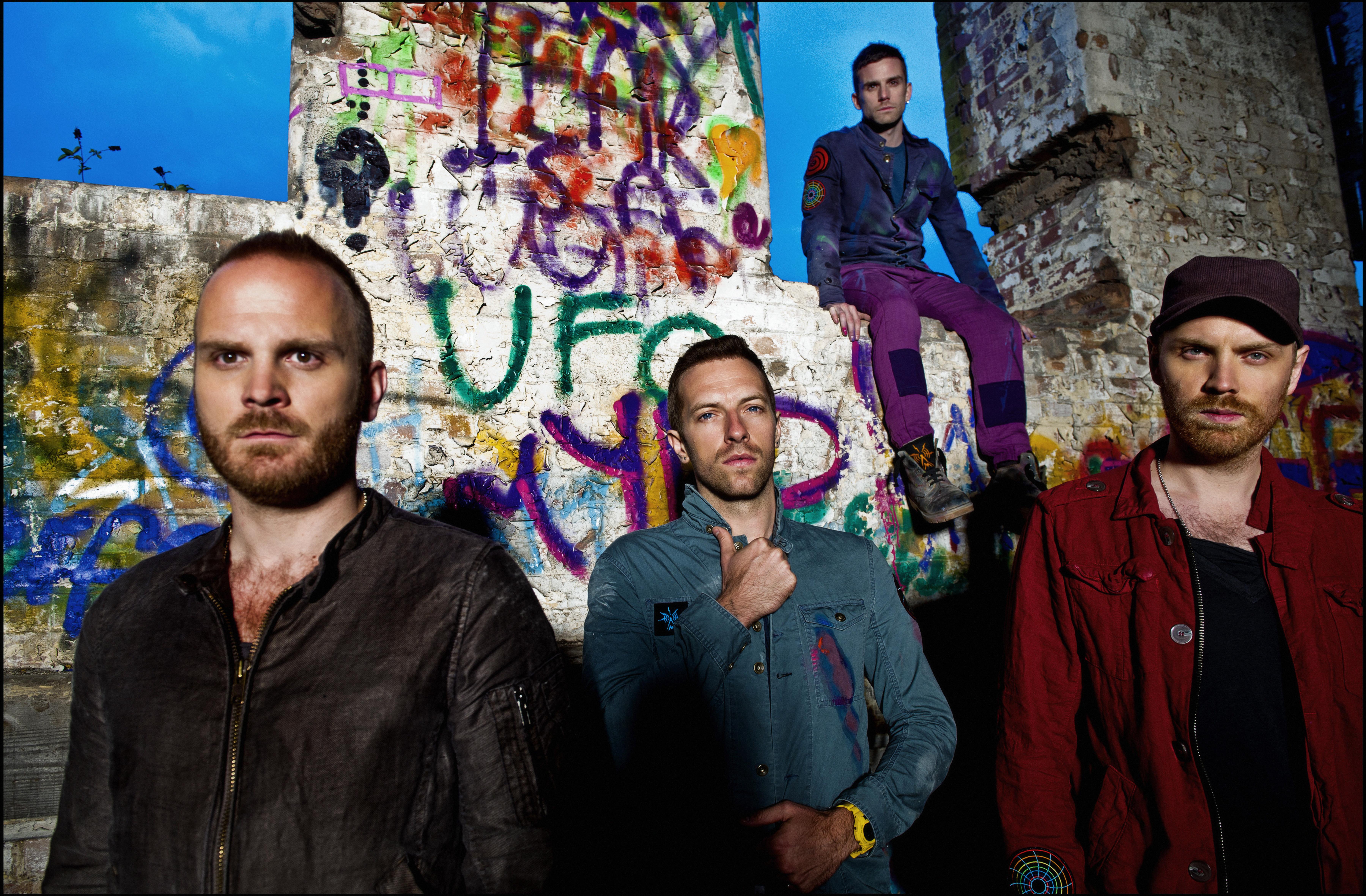 Lyt til Coldplays nye sang "Up In Flames"